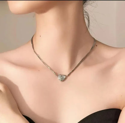 🔥💕 Magnetic Heart Necklace✨ Stylish Love-Inspired Statement Jewelry