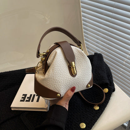 👜✨ Color-Blocked Bag – Stylish, Metal Hardware, Multi-Way 🧳
