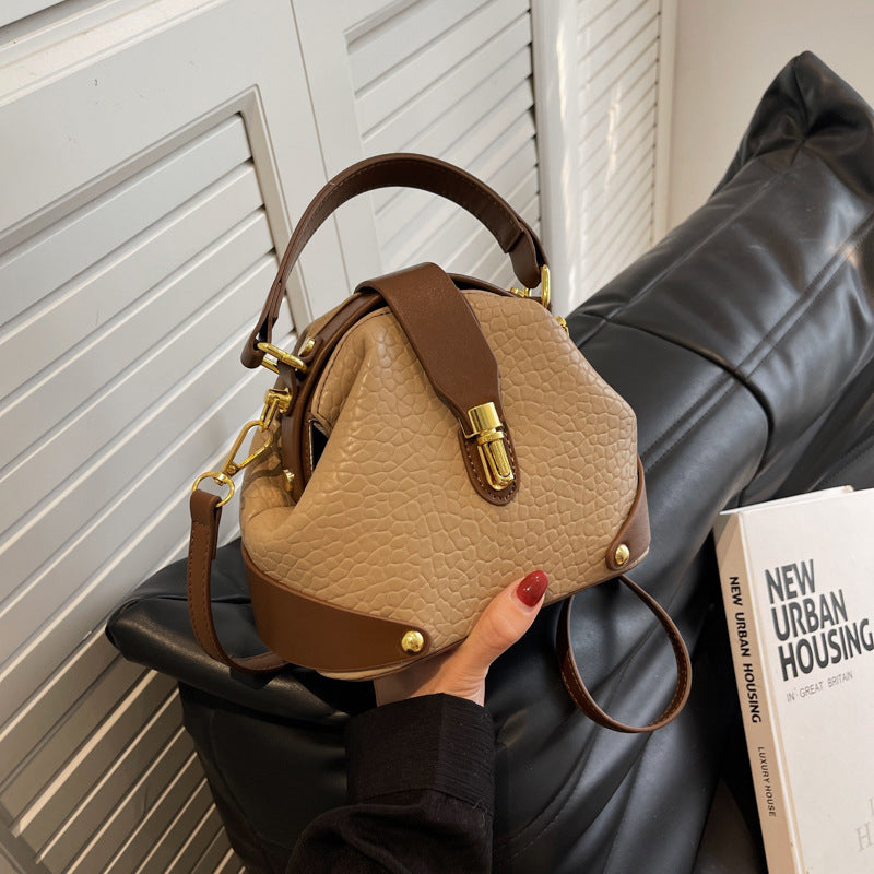👜✨ Color-Blocked Bag – Stylish, Metal Hardware, Multi-Way 🧳