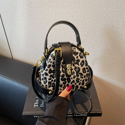 👜✨ Color-Blocked Bag – Stylish, Metal Hardware, Multi-Way 🧳