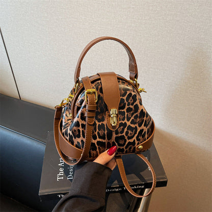 👜✨ Color-Blocked Bag – Stylish, Metal Hardware, Multi-Way 🧳
